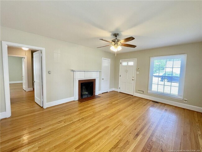 Building Photo - 122 Camellia Dr