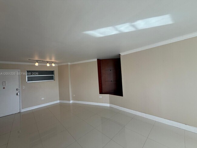 Building Photo - 1881 Washington Ave