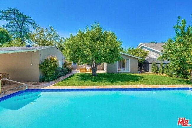 Building Photo - 12005 Hesby St