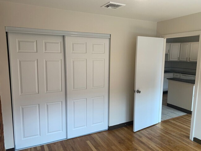 Building Photo - 105-107 Washington Street-Unit 5