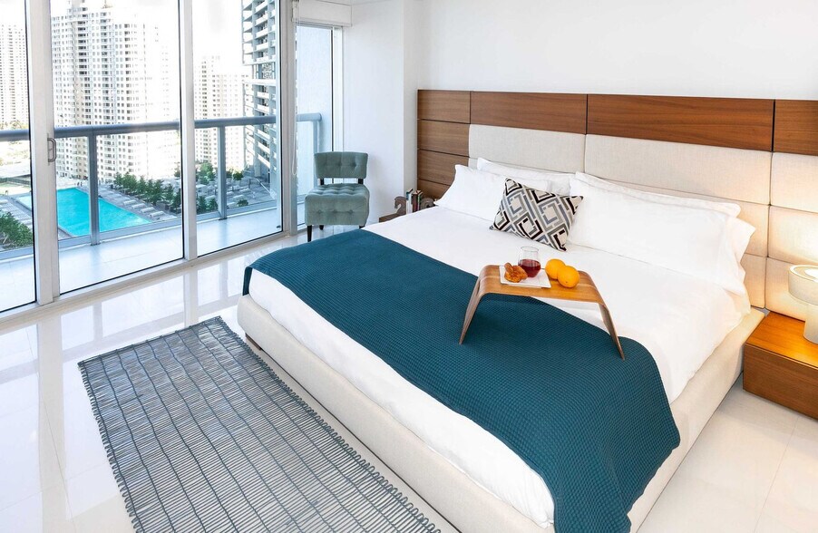 Building Photo - 485 Brickell Ave