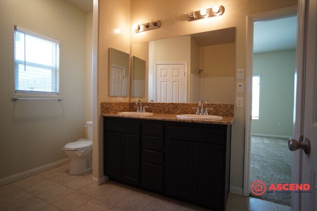Building Photo - Cute Home in Southwest Bakersfield!