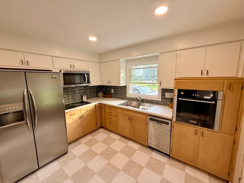 Building Photo - 6480 E County Road 700 N