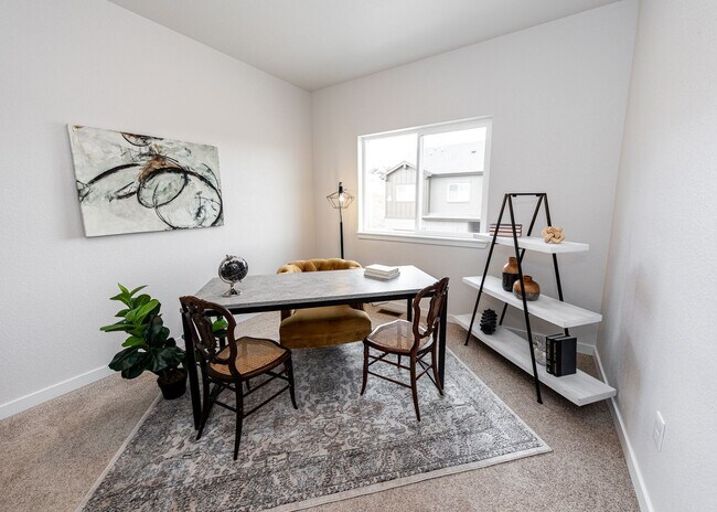 Building Photo - 3 Bedroom End Unit Luxury Townhome in Moun...