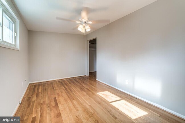 Building Photo - 10736 Maple St