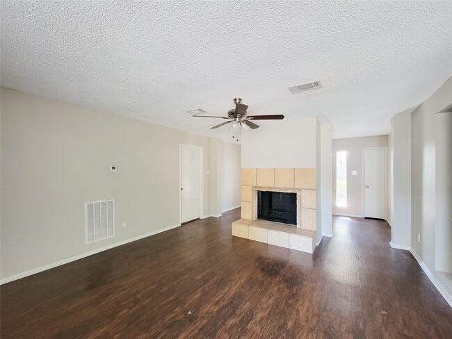 Building Photo - 18402 Tall Cypress Dr