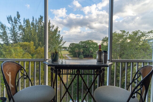 Building Photo - 3200 N Palm Aire Dr