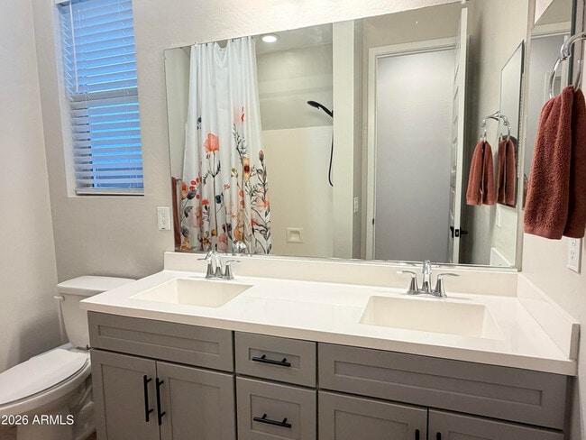 Building Photo - 10849 E Thunderbolt Ave