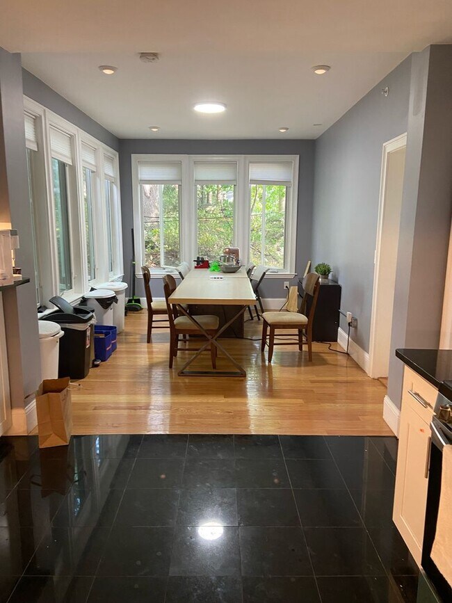 Building Photo - Massive Brighton 8 Bed / 9 Bath House in the 1700 block of Comm Ave!!!! Students Welcome. Avail 9...