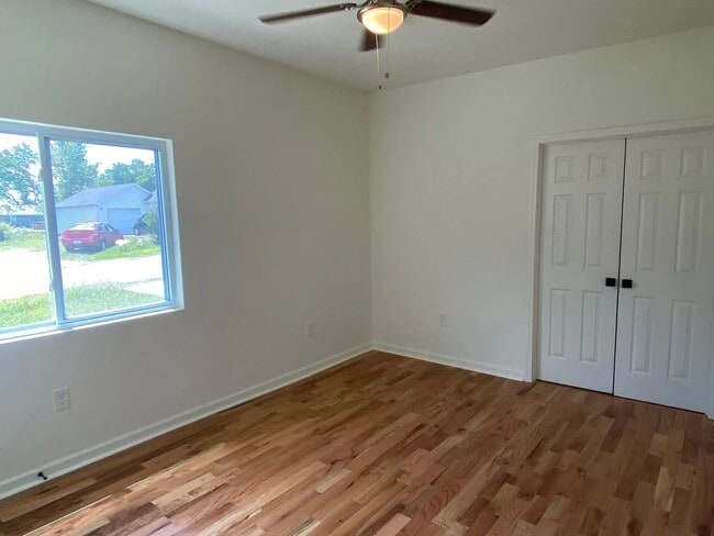 Building Photo - 610