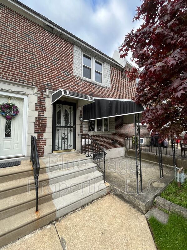 Primary Photo - 228 W Wyncliffe Ave