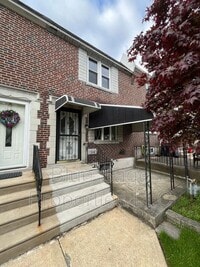 Building Photo - 228 W Wyncliffe Ave