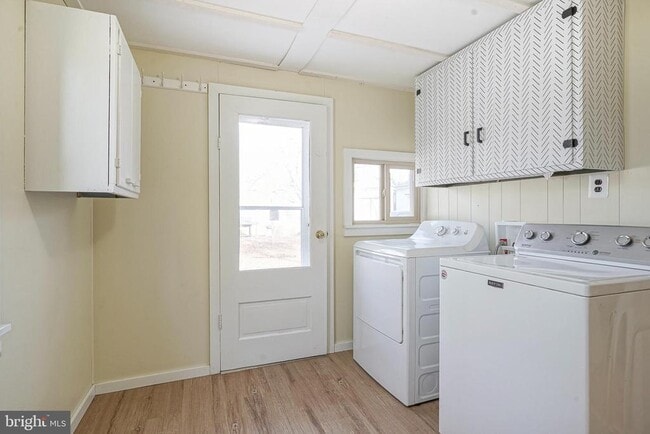 Building Photo - 19 E Millbrooke Ave