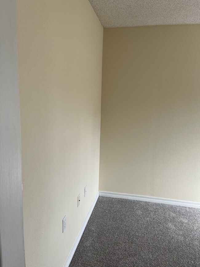 Building Photo - 824 Stonegate Ct