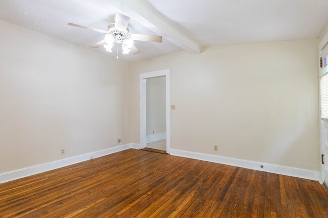 Building Photo - Mill St