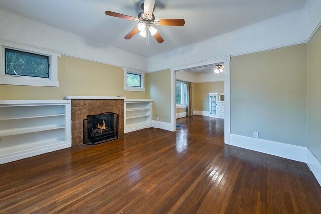 Building Photo - Charming Midtown 1-Bedroom Apartment with ...