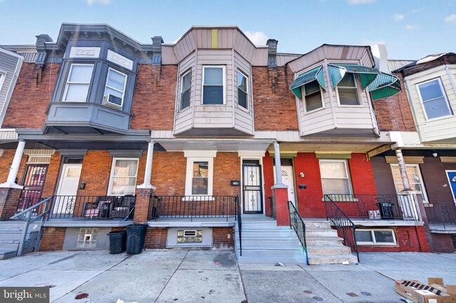 Building Photo - 136 Farson St