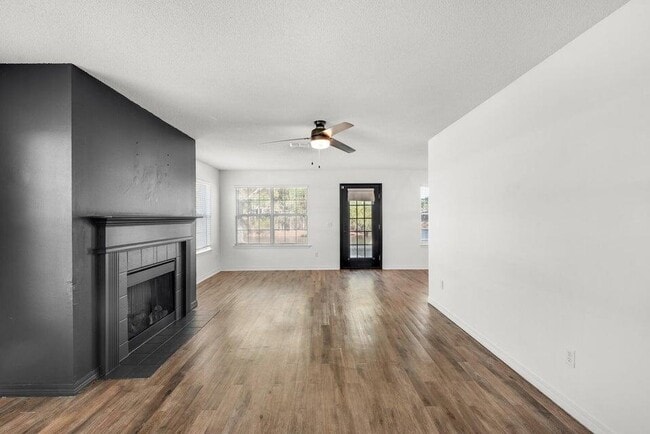 Building Photo - 9756 Seafarer's Way