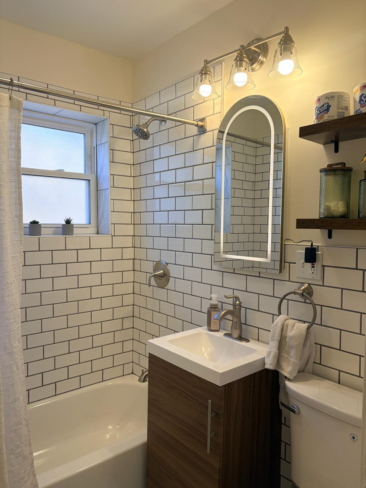 Building Photo - 6304 W Diversey Ave