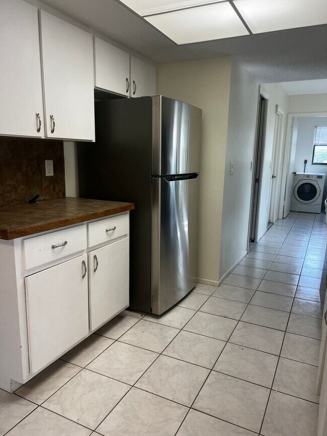 Building Photo - 2BR/2Bath Single Family 1 Car Garage South Venice Home!