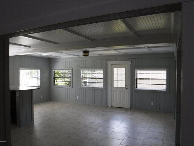 Building Photo - 176 Gull Cir N
