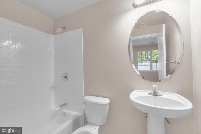 Building Photo - 626 Tailgate Terrace