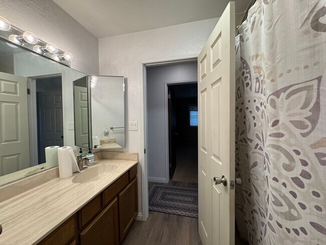 Building Photo - 3Br 3Ba House with Pool Across- RIVERFRONT with Balcony Observation Deck