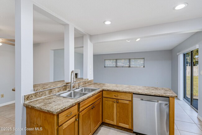 Building Photo - 460 Carissa Dr