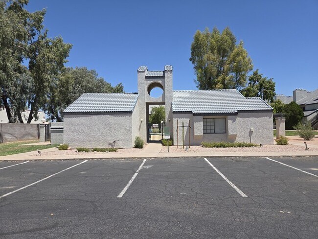 Building Photo - 2 Bed 2 Bath Townhome with 1 car garage in Mesa