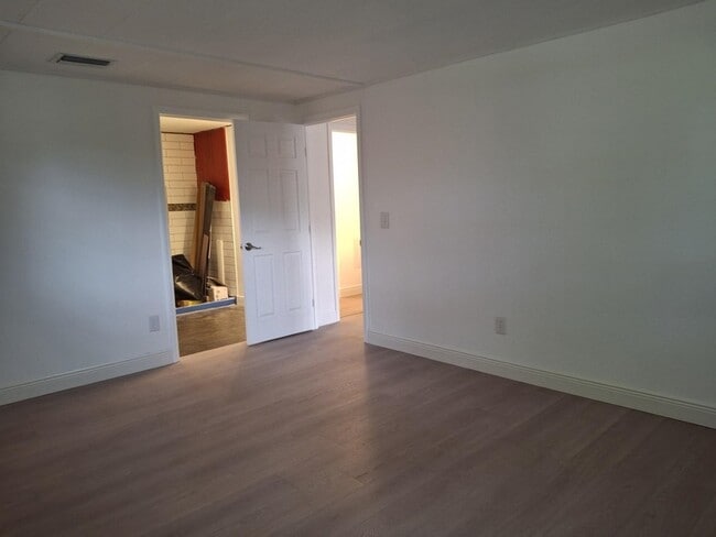 Building Photo - 103 Catalina Cir