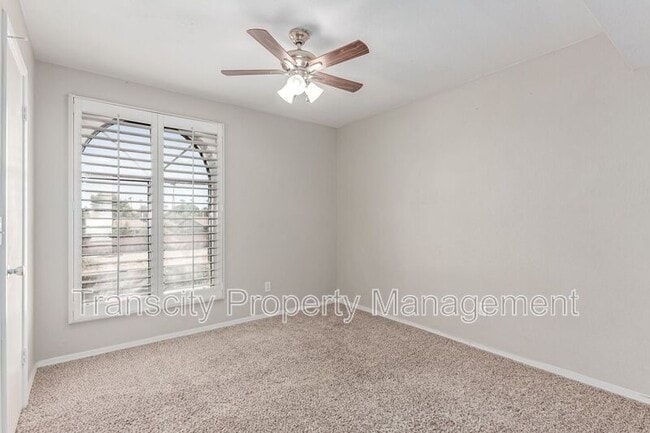 Building Photo - 10610 S 48th St