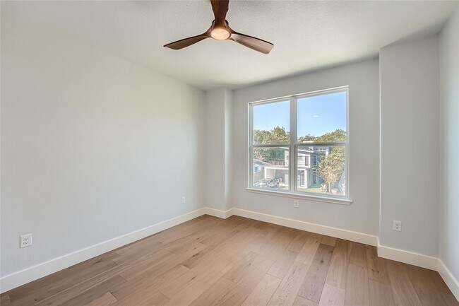 Building Photo - 1707 Perez St