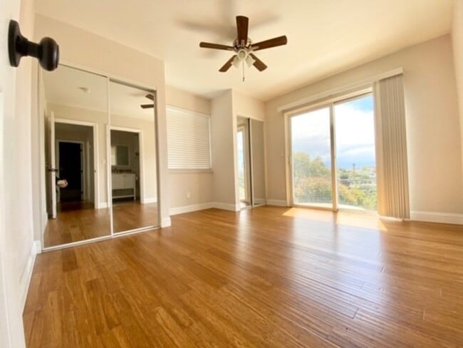 Building Photo - 3 Bedroom 2 Bath with View! (USD / Linda V...