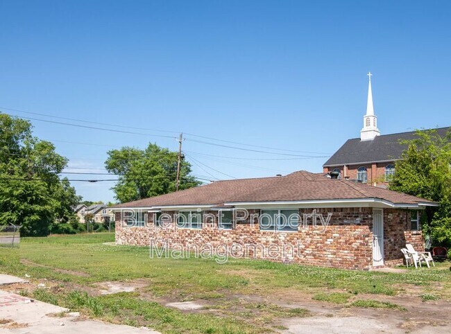 Building Photo - 1521 22nd St Ensley