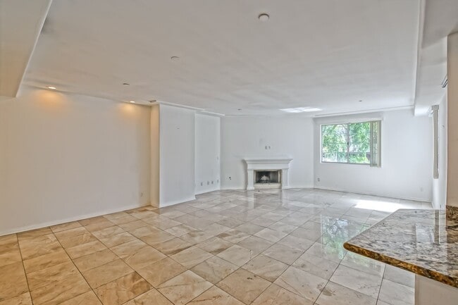 Building Photo - Remodeled Corner 3+2 Unit with Luxury Finishes Near Century City & Westwood