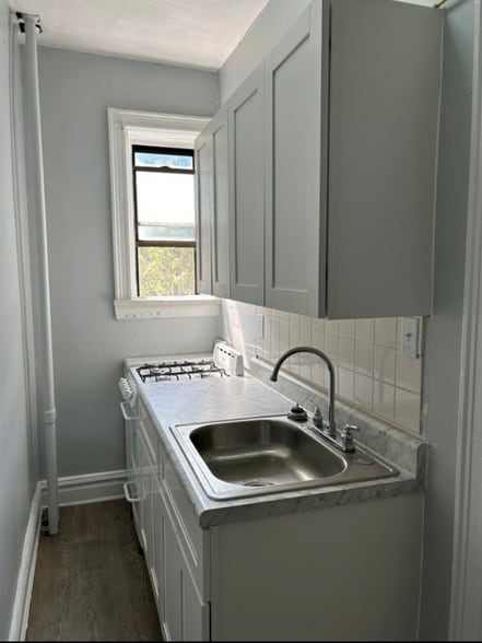 Building Photo - 821 Bergen Ave