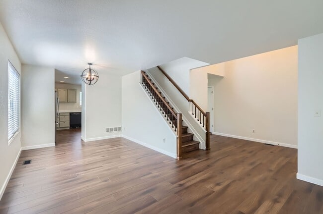 Building Photo - Gorgeous 4 Bed 2.5 Bath Home in Wolf Creek!