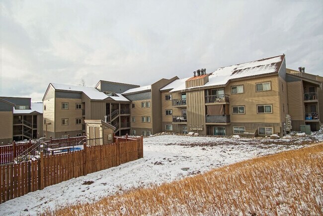 Building Photo - 2875 Village Dr