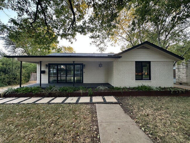 Building Photo - 4711 Fairview Dr