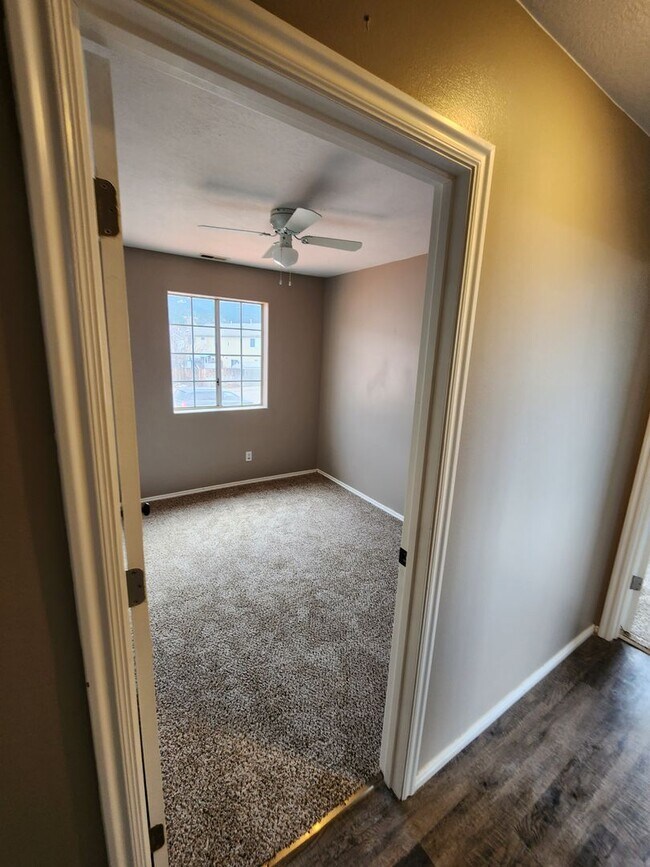 Building Photo - 988 W 1225 S