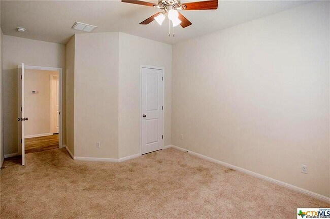 Building Photo - 242 Mossycup Dr