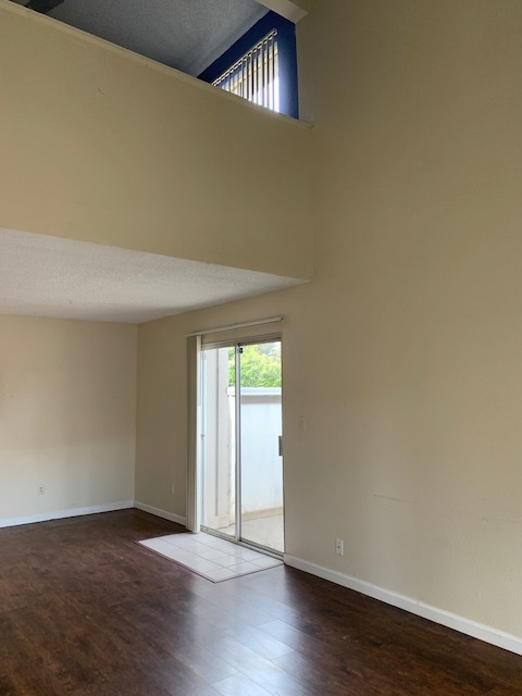 Dining area - 5101 Glide Dr