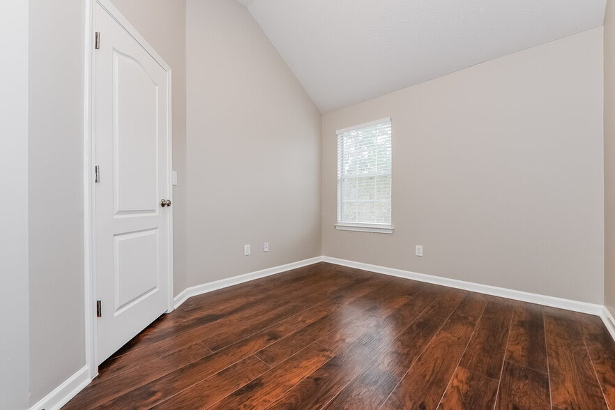 Building Photo - 6432 E Meyer Dr