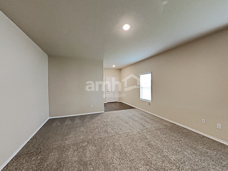 Building Photo - 747 Red Barn Bnd