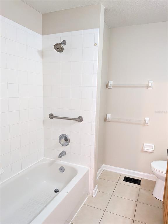 Building Photo - 902 Vineland Pl