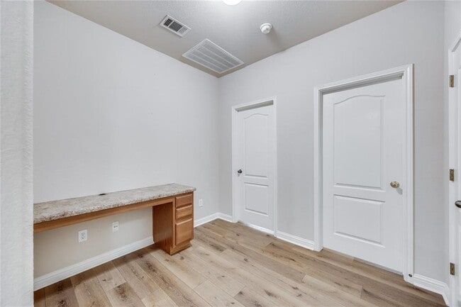 Building Photo - 203 Arrowhead Trail