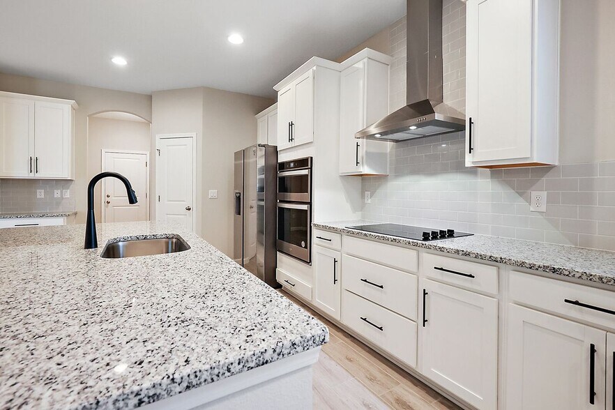 Building Photo - 615 Avila Pl