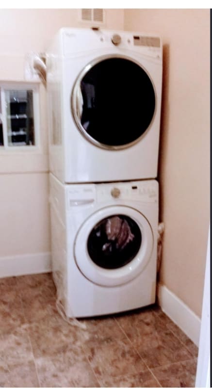 Building Photo - 606 Riverland Rd SE