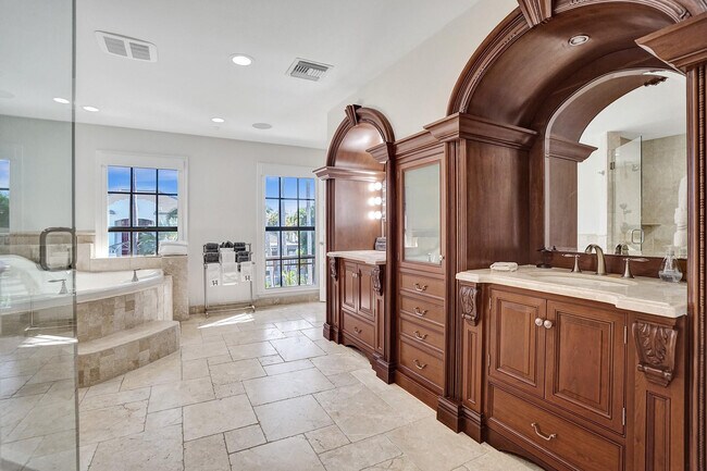 Building Photo - 73 Nurmi Dr