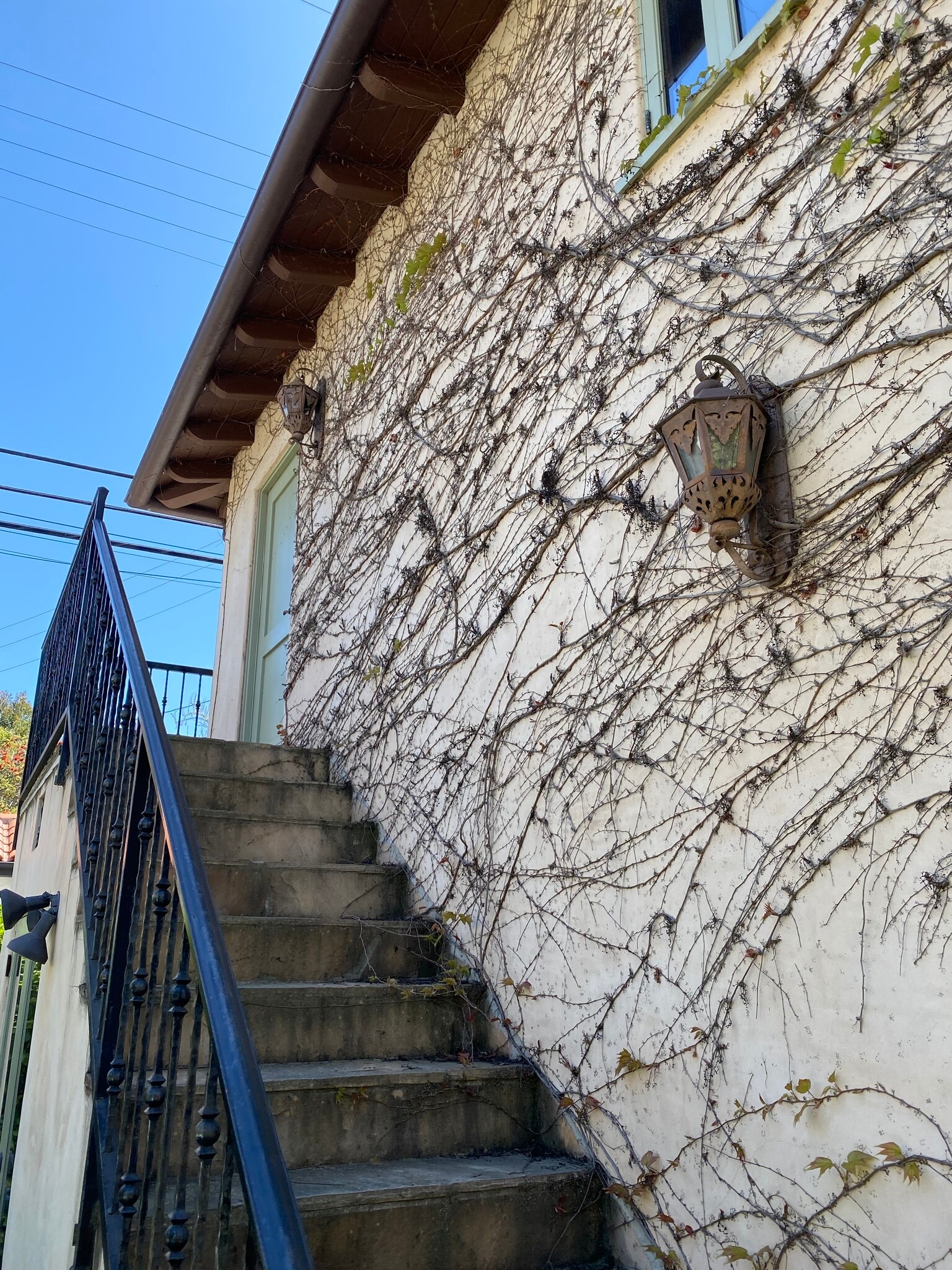 Entrance to your private space - 12254 Darlington Ave